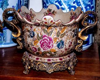 DECORATIVE CERAMICS