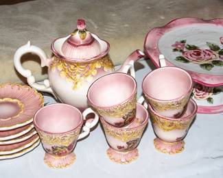 TABLES OF VINTAGE CERAMICS