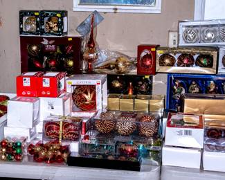 CHRISTMAS DECOR