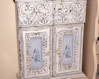 DECORATIVE ACCENTS