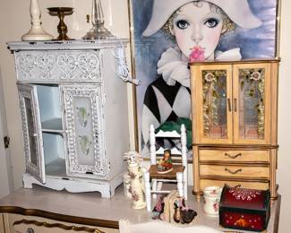 DECORATIVE ACCENTS