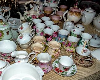 TABLES OF PORCELAIN TEACUPS