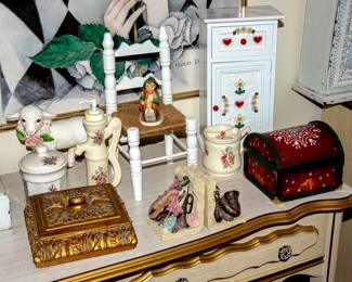 DECORATIVE ACCENTS