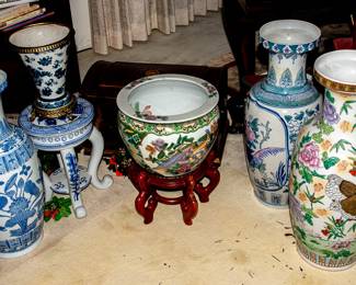 VINTAGE CERAMIC POTS AND URNS