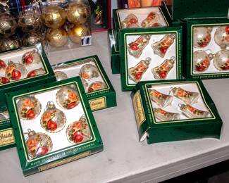 CHRISTMAS DECOR