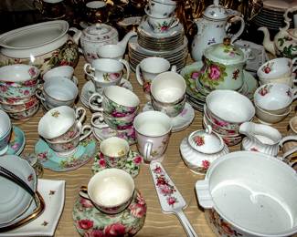 TABLES OF PORCELAIN TEACUPS