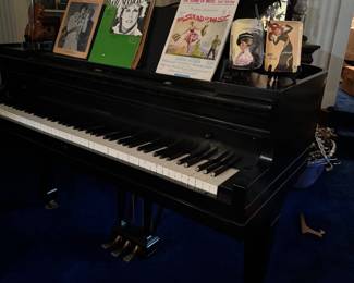 Baby grand piano 