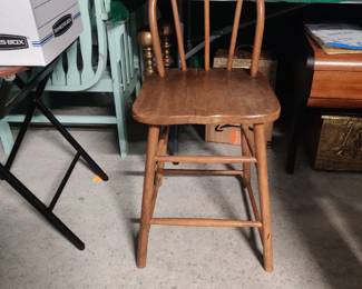 ANTIQUE YOUTH CHAIR