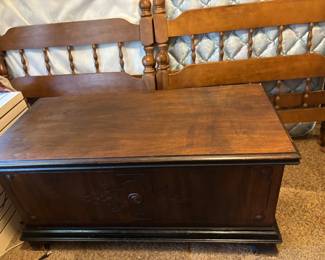 BLANKET BOX HOPE CHEST 2 TWIN BEDS