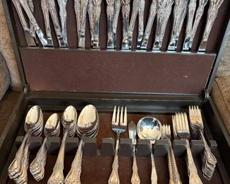 LARGE SET OF ONEIDA STAINLESS FLATWARE