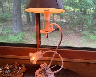 VINTAGE FLORAL PINK TABLE LAMP