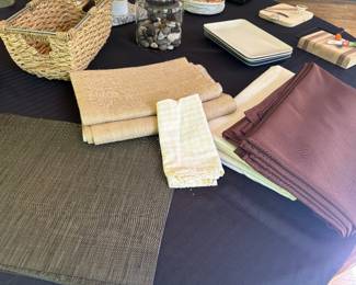 placemats and table cloths