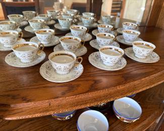 Tea cups and saucers - set