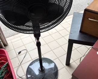 osscilating fan