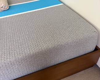 Queen platform bed with like-new matress