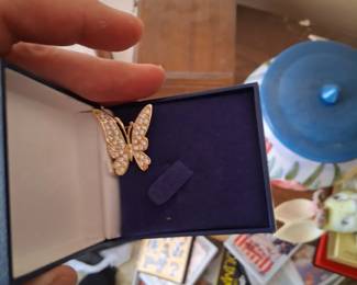 Very nice Monet Broach 