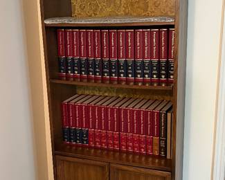 Wooden bookcase (set of 2)