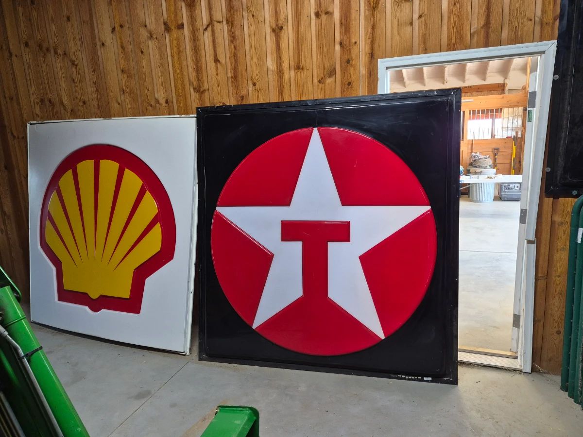6'X6' plastic Texaco/Shell signs incased in heavy duty aluminum frame