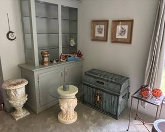 Assorted decor