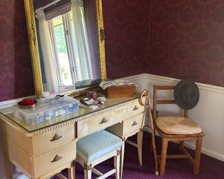 Bedroom vanity