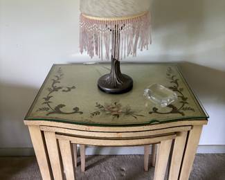 Nesting table