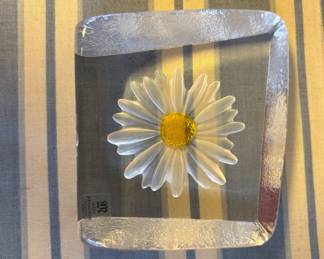 White and Yellow Daisy Crystal Sculpture