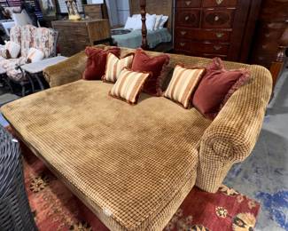 LARGE LOVENEST LOVESEAT
