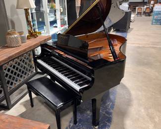 YAMAHA BLACK LACQUERED BABY GRAND PIANO ORLANDO