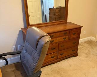 Dresser mirror desk chair
