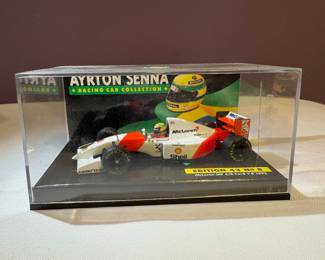 Minichamps Ayrton Senna McLaren MP4/8-Ford V8 1993 1:43 Scale Model