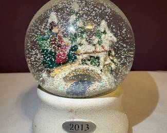 2013 Winter Scene Snow Globe