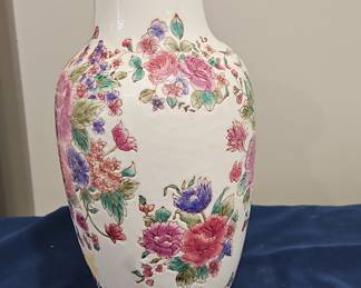 Vintage Famille Rose Porcelain Vase with Floral and Ribbon Motifs