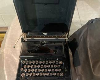 Vintage Royal Manual Typewriter