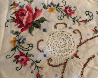 Battenburg Lace Table Cloth And 8 Napkins