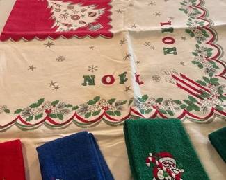 Vintage Table Cloths And Finger Towels Christmas