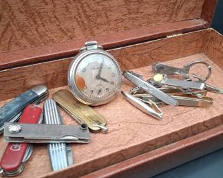 Mens Bedside Kit Pocket Knives, Watch, And Tie Clips In Box
