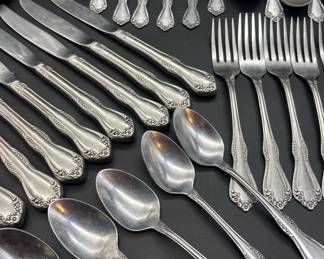 Oneida Flatware Set