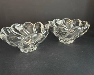 148 pairofsmallclearglassbowlswithswi