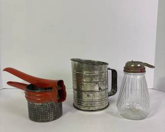 264 vintagekitchentoolsbromwells3cuph
