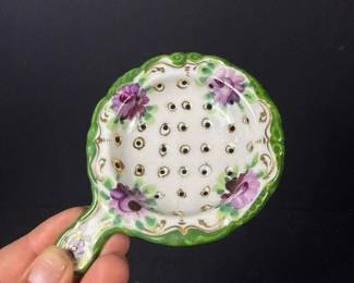 066 vintageporcelainteastrainerwithflor