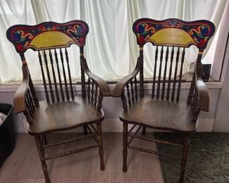 320 pairofwindsorstylearmchairswithhan