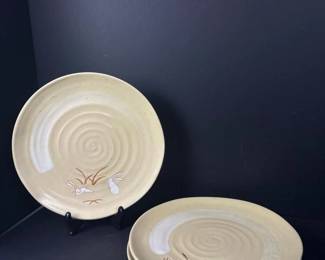 058 setof3ceramicdinnerplateswithhand