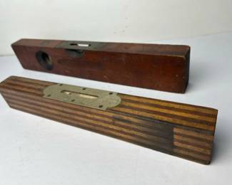 119 pairofsmallvintagewoodleveltools