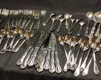 Stainless Steel Flatware Set with Wooden Storage Chest Reed Barton, Oneida, 1881 Rogers