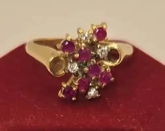 14K Yellow Gold Ruby Diamond Cluster Statement Ring Aprox. 4.86g