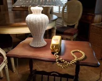 Charm Accent Lot Magazine Rack Table, Wicker Lamp Retro Phone