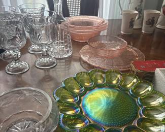Depression glass, carnival glass