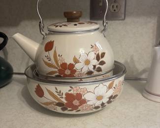 Vintage Kingsbury Dogwood pattern bowl set and Tea pot