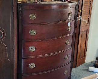 Mahogany chest of drawers
