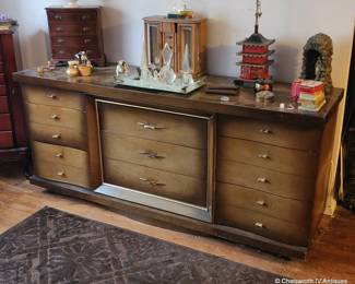 Bassett MCM bedroom dresser